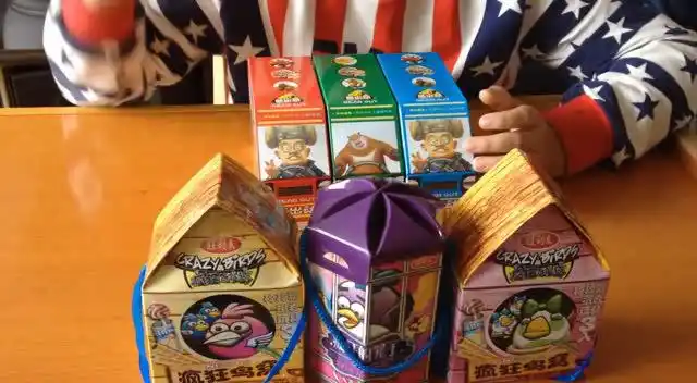 亲子游戏 中国食玩 熊出没光头强卡通玩具零食总动员