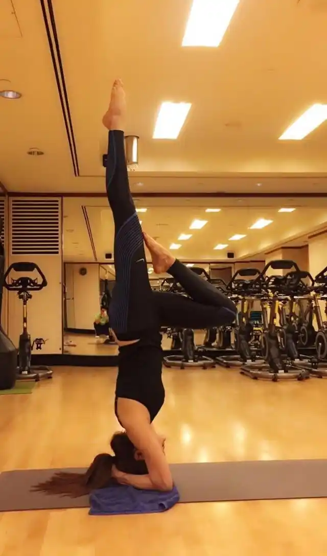 功夫女神杨丽菁为复出做准备 身体柔韧性依然很棒