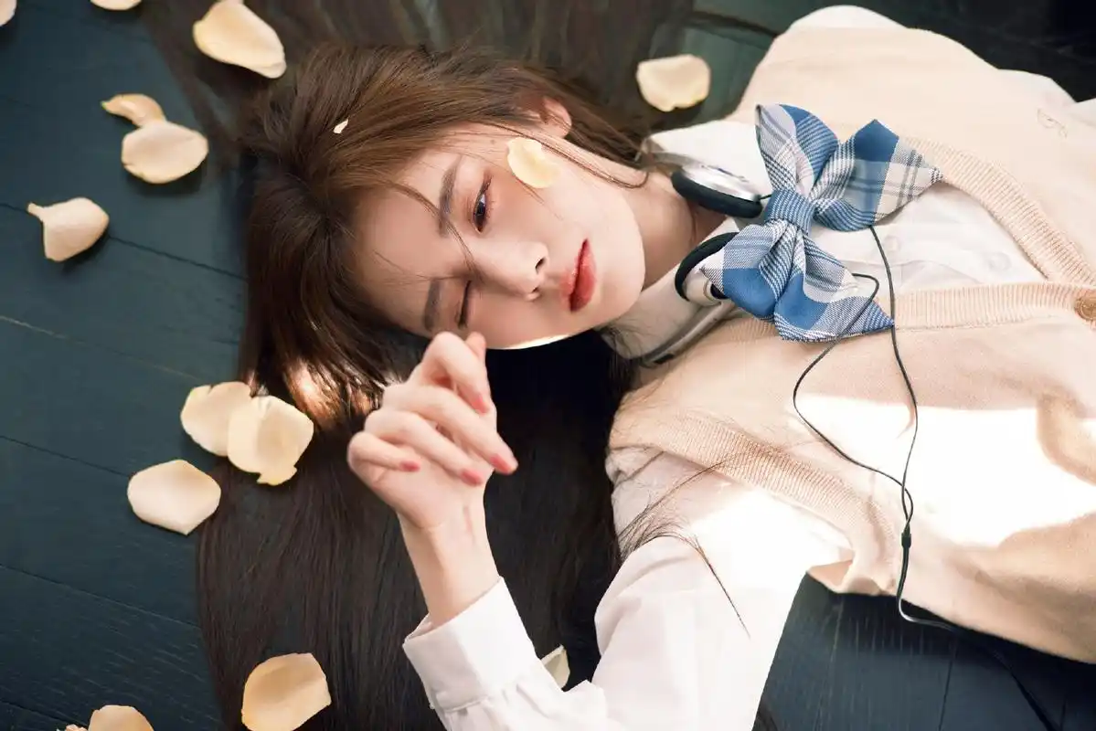 穿上制服的鞠婧祎太好看了,这才是"jk"应有的模样吧!