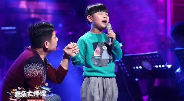 00后小男孩挑战韩红!《天亮了》泪奔全场