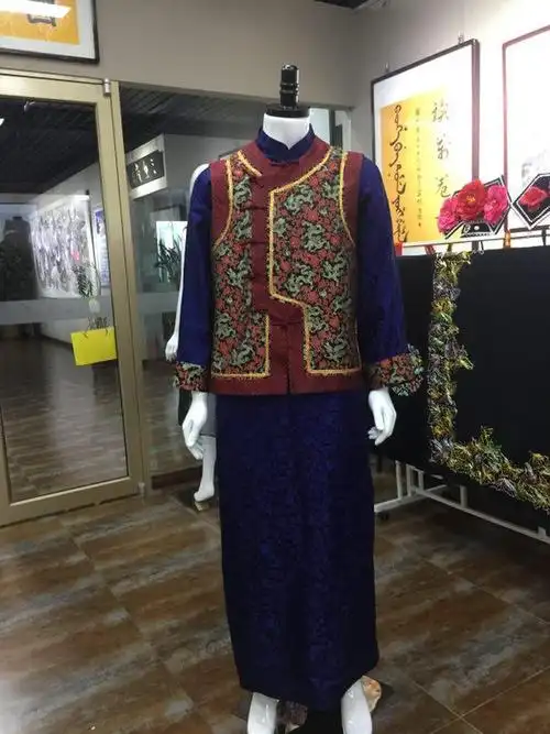 让我们一起走近满族旗袍