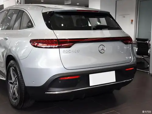 配置调整新款奔驰eqc400现已到店