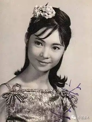 萧芳芳又跑到美国深造了两年.