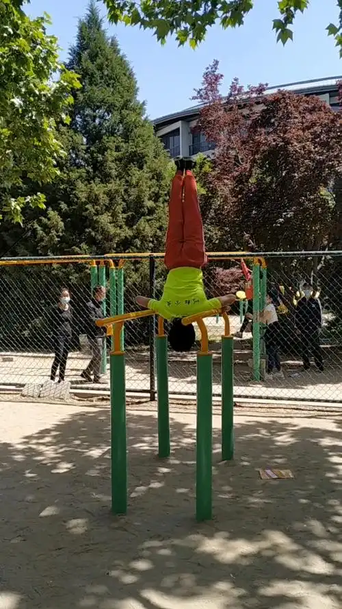 肩倒立@{uid:1502349662339070,nick:经纪人�