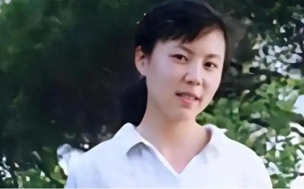 50岁清华女神朱令:凶手就在眼前,奈何无法结案,如今已经病危|孙维