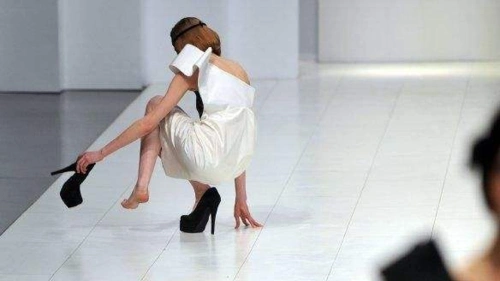 2015-07-24期 女明星春光乍泄尴尬出糗瞬间