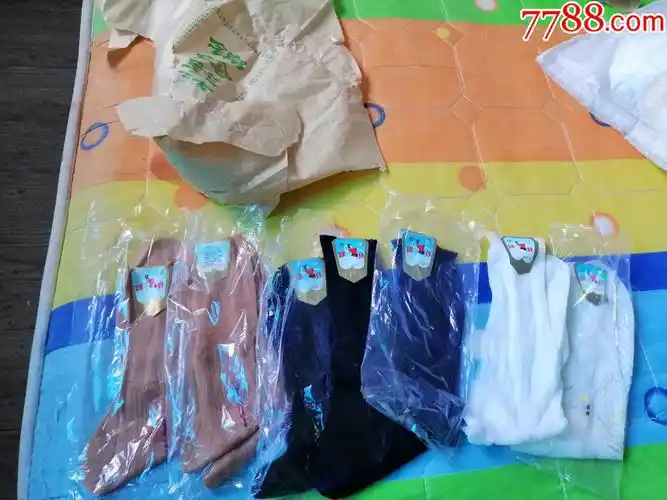 首页 零售 袜子 >> 老锦纶丝袜8双,袜子