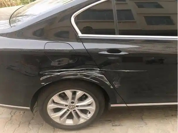 私家车轻微刮蹭后,应该选择私了还是走保险呢?