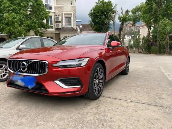 越看越觉得红色挺好看的嘻嘻#沃尔沃  #沃尔沃s60  也算弥补我没订到