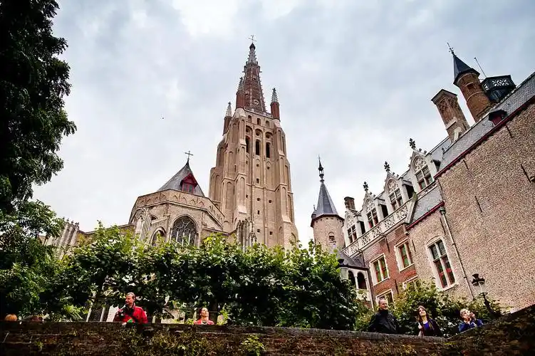 扎兰屯到卢森堡旅游