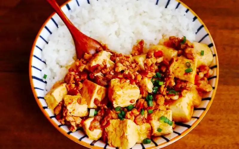 【10元系列】一口气能干掉2大碗的麻婆豆腐盖饭,安排起!