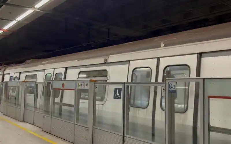 港铁港岛线 2b代 m-train (a253/a202) 行驶荃湾线 运行于美孚-荃湾