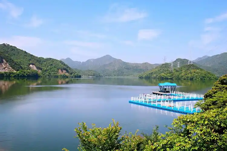 太湖水库,村庄,小溪,盘山道路,高山杜鹃林,风景美不胜收,最终攀上温岭