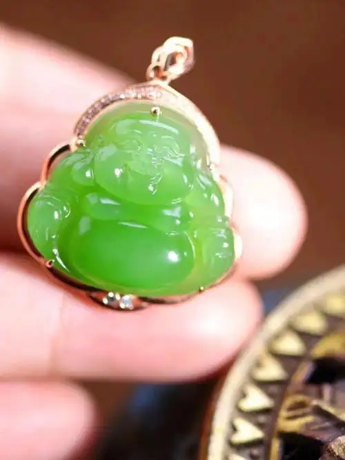 和田玉苹果绿佛公吊坠