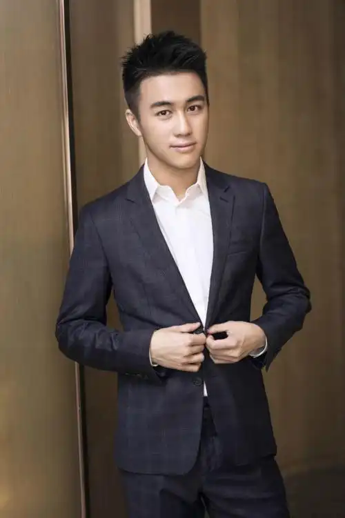 何猷君个人资料简介_写真图片_最新消息动态 - 魅图之家