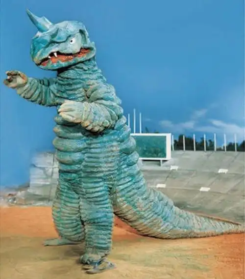 原脚本『前世紀からの使者』预定仅有阿勃拉斯登场,设定为前世纪人所