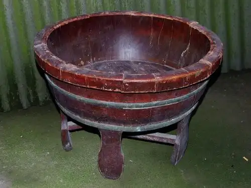 这样的老脚盆在古玩市场有人收吗?(有图)