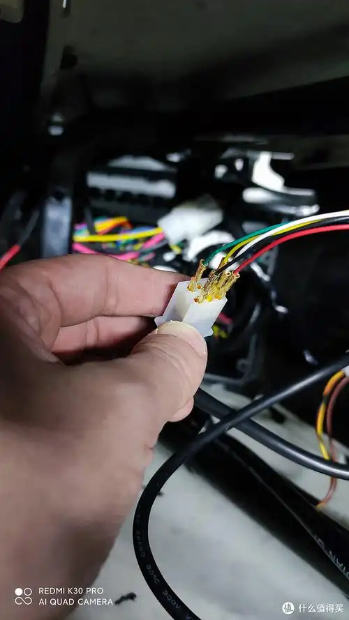 一个老diyer的无损安装尾灯之路(不破线安装流程)_电动车_什么值得买