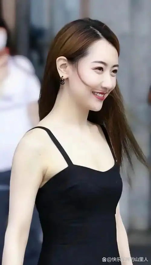 白冰人真挺好,戏演得好还做慈善.