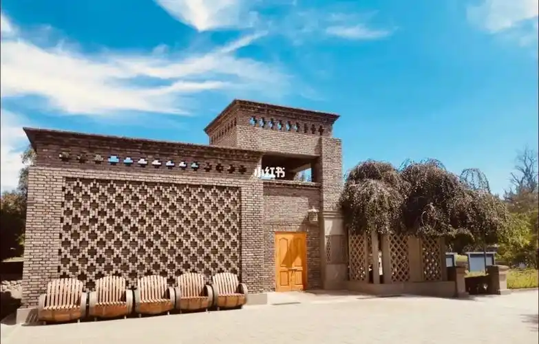 贺兰山下中式园林酒庄