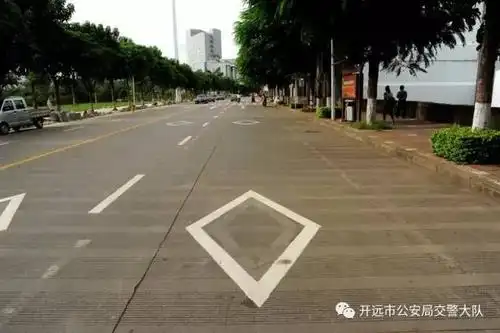 人行横道预告标志