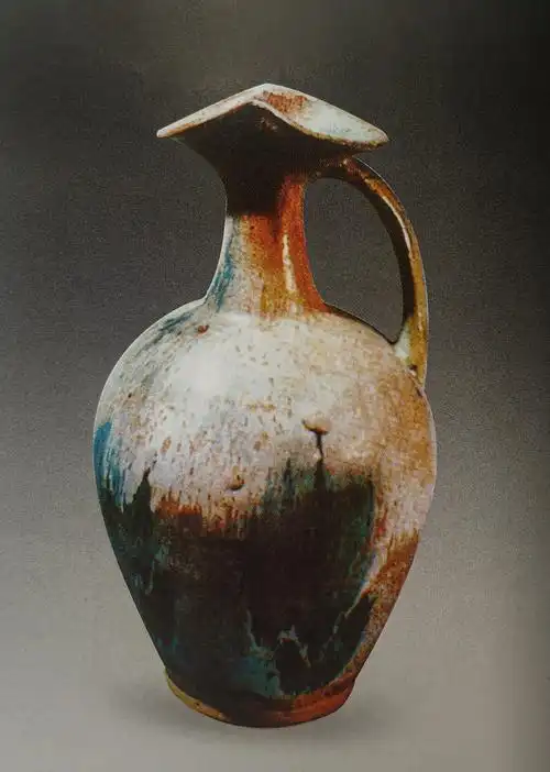 唐代钧瓷浑厚丰润,恢弘庄严而又激荡奔放,像极了大唐盛世之景象