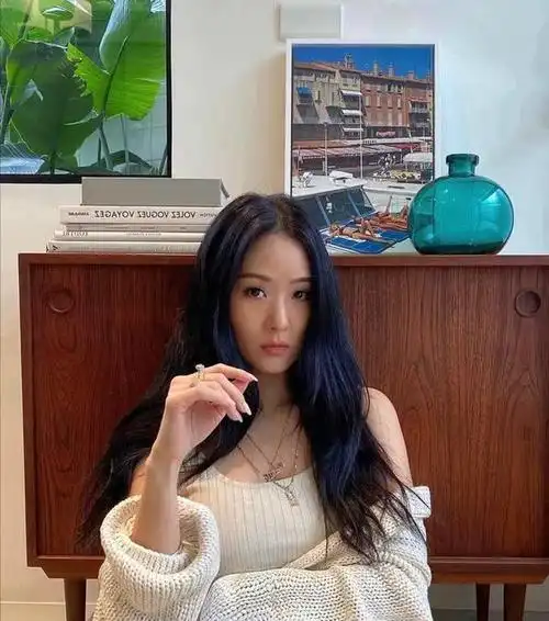 原创42岁孙芸芸近照曝光嫁给大7岁富二代很幸福如今却还美如少女