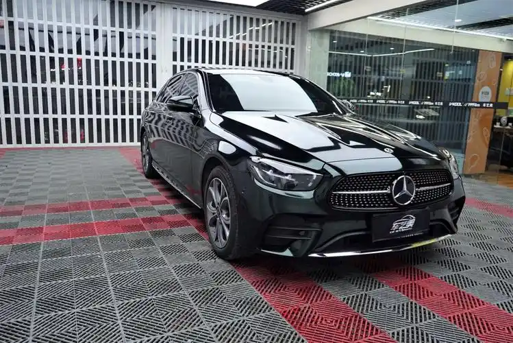奔驰e300l汽车改色贴膜祖母绿效果