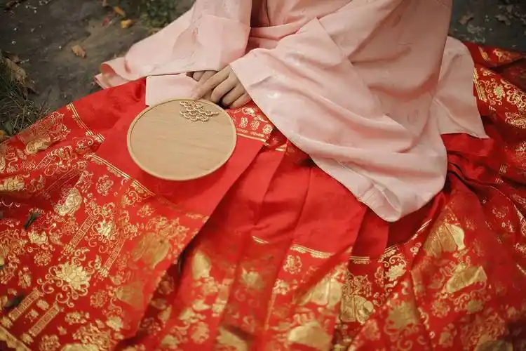 兰若庭汉服 太平有象 马面 织金 马面 明制 袄裙 先领券再购物