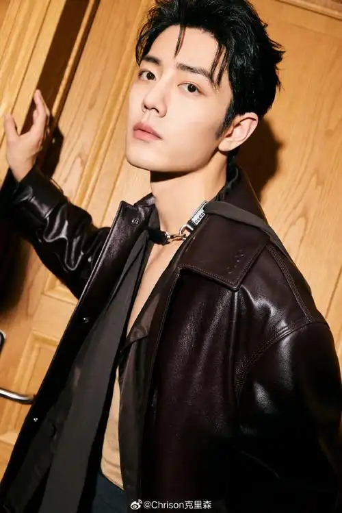 肖战低胸领带造型