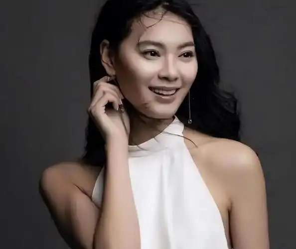 回顾世界小姐冠军于文霞出身农村12年夺冠后来投身公益事业