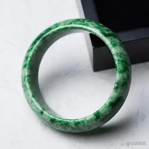 了解花青种翡翠手镯