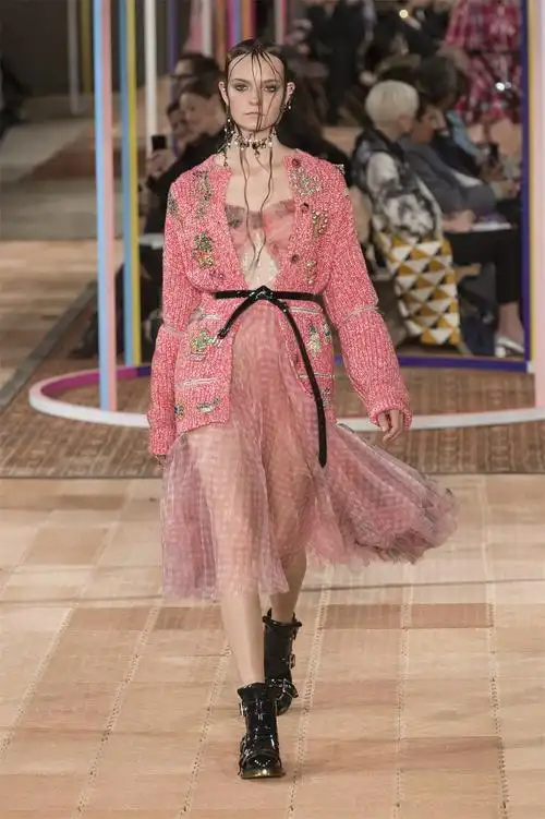 秀场|alexander mcqueen 2018ss巴黎女装-服装资讯-订订单