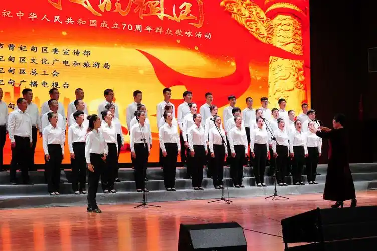 曹妃甸十一农场干部职工带来的大合唱《走进新时代》