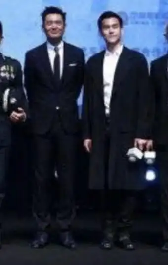 发哥与官方身高"182"的彭于晏