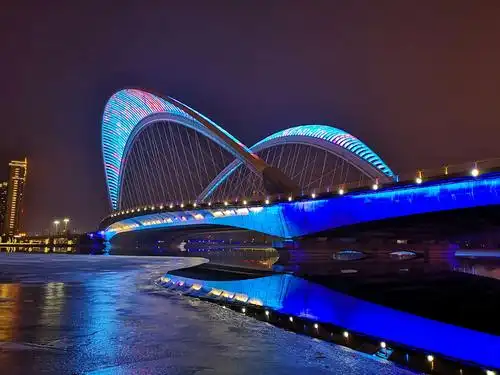 返回(太原汾河公园夜景)