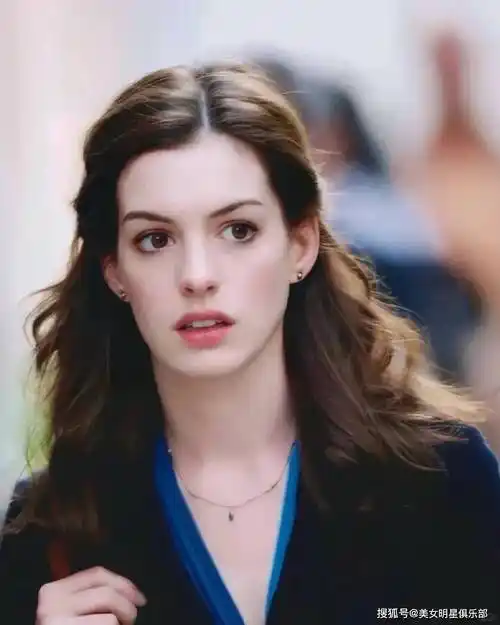 47岁安妮·海瑟薇,极品脸蛋宛如少女身材一级棒!