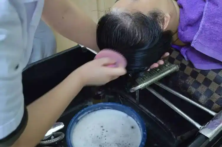 20元3次洗头寮步这里用茶麸姜中药来洗头