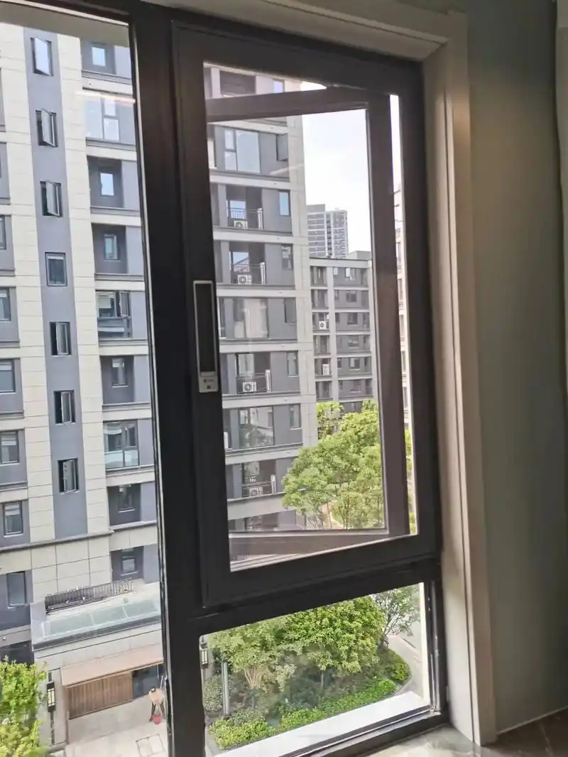 防蚊纱窗滑盖锁平开高清金钢网纱窗保利25幢安装效果图