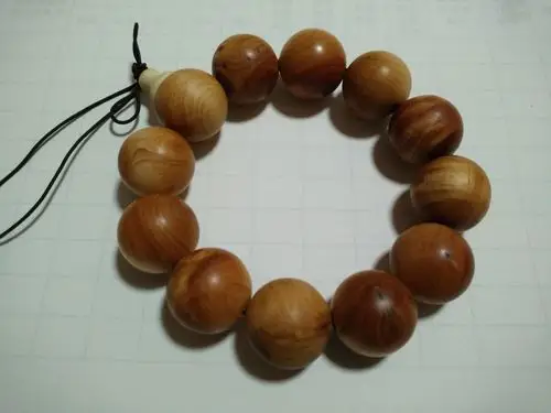 买了个手串,老公说是松木的,有松木手串吗?