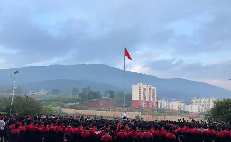 梦想百年臻愿景;兴千秋伟业,中华万里展宏图—武定民族中学开展"共庆