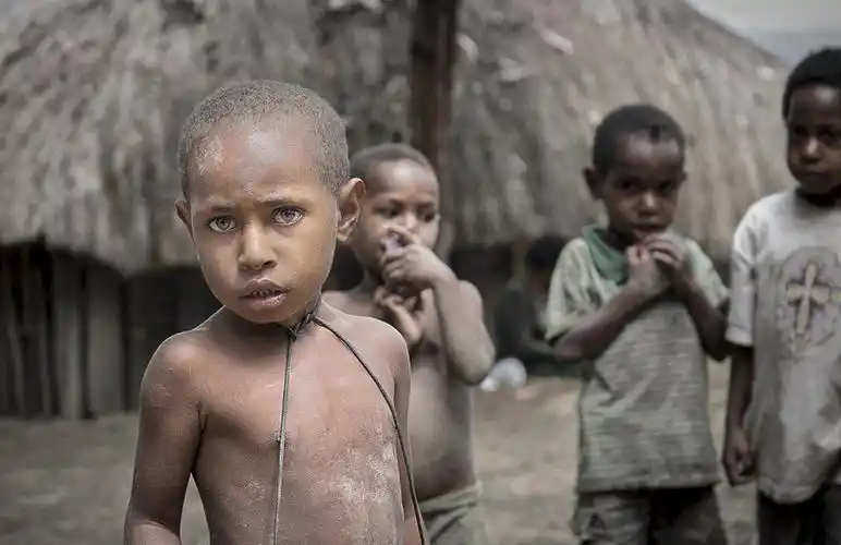 镜头下的达尼人印尼原始部落生活大揭秘