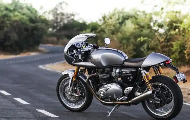 凯旋最漂亮的caferacer英伦古典跑车1200cc双缸欧林斯避震