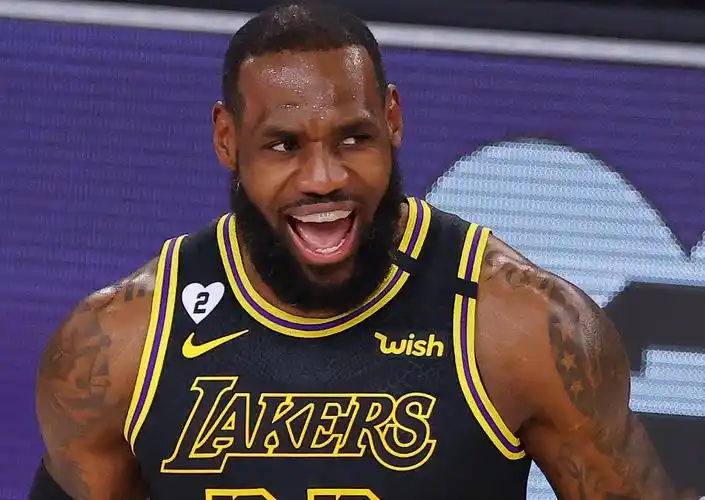 热议湖人获胜!朗多被狂赞,苏群点出胜利关键,詹姆斯高情商发声