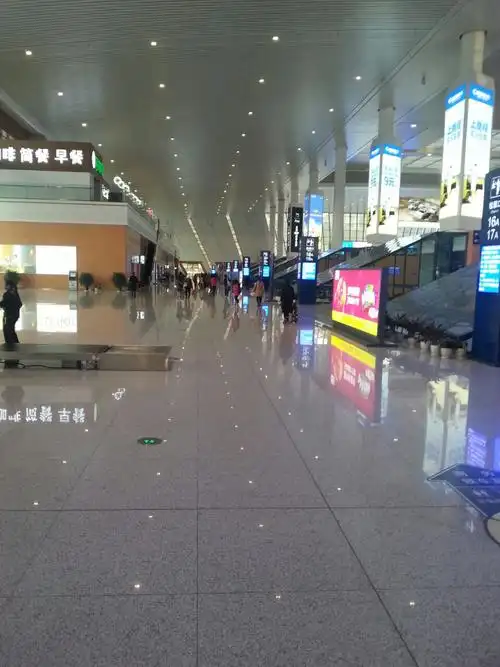 【携程攻略】昆明南站,云南省昆明南火车站是高铁火车站,该火车站距离