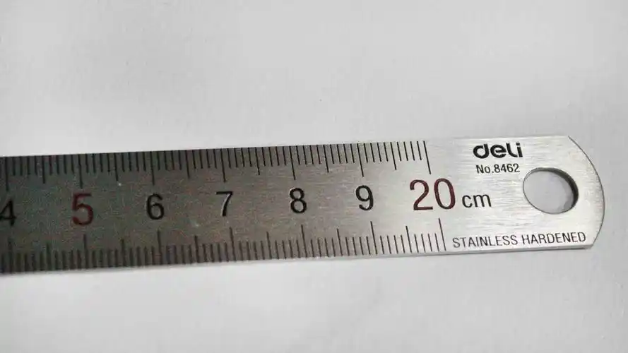 参照物那把这个题目的答案就是第一项,两米大概有200厘米长,大概有