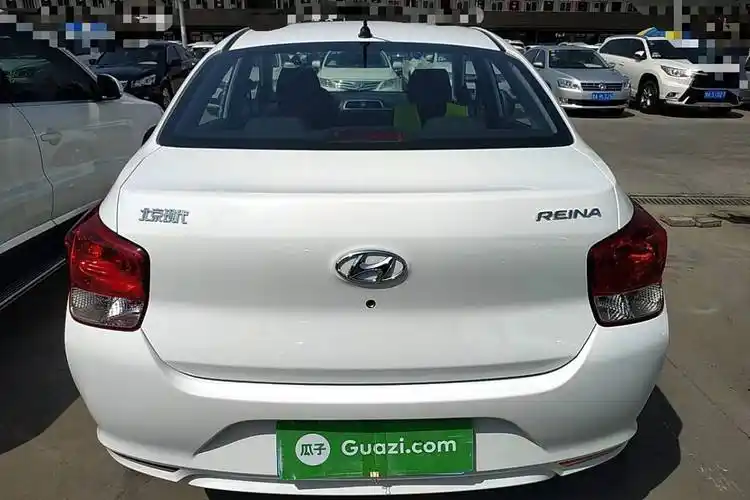 目前没有停产,其是北京现代旗下的一款小型车以2020款现代瑞纳为例,其