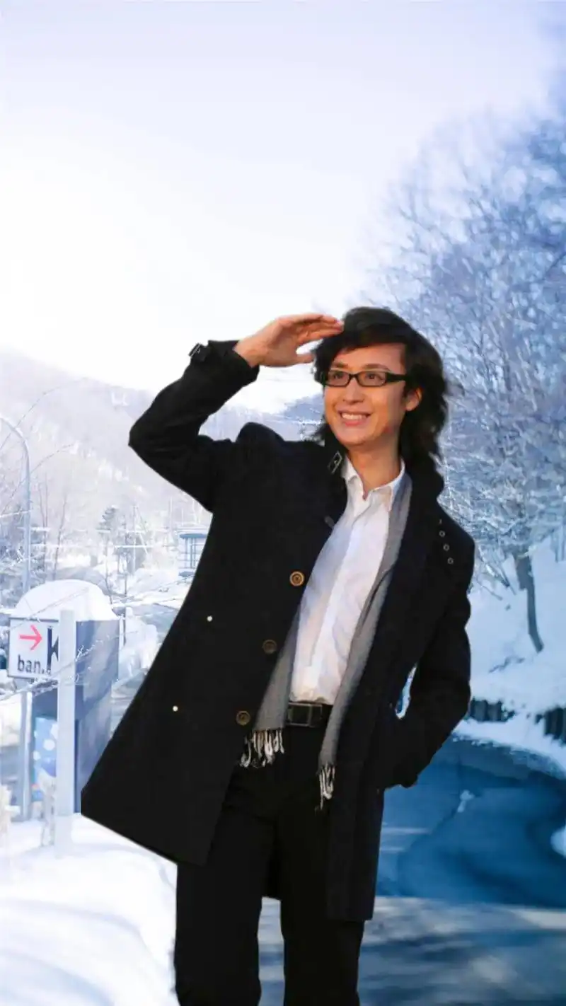 谢军,著名歌手,集词曲唱制作监制于一身的全方位原创音乐人,代 - 抖音