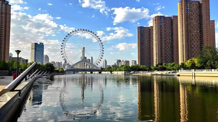 云朵白海天蓝天津海河摩天轮三岔口耳闸2021年6月21日小米k30