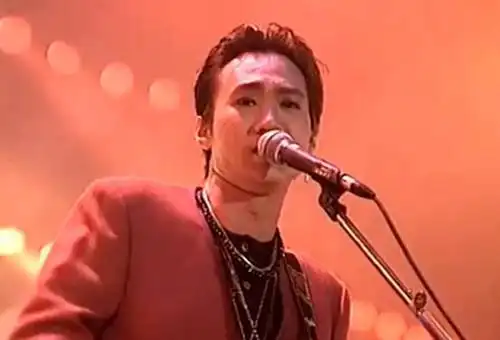 图黄家驹最帅发型图片欣赏黄家强隔空对唱黄家驹令网友感动